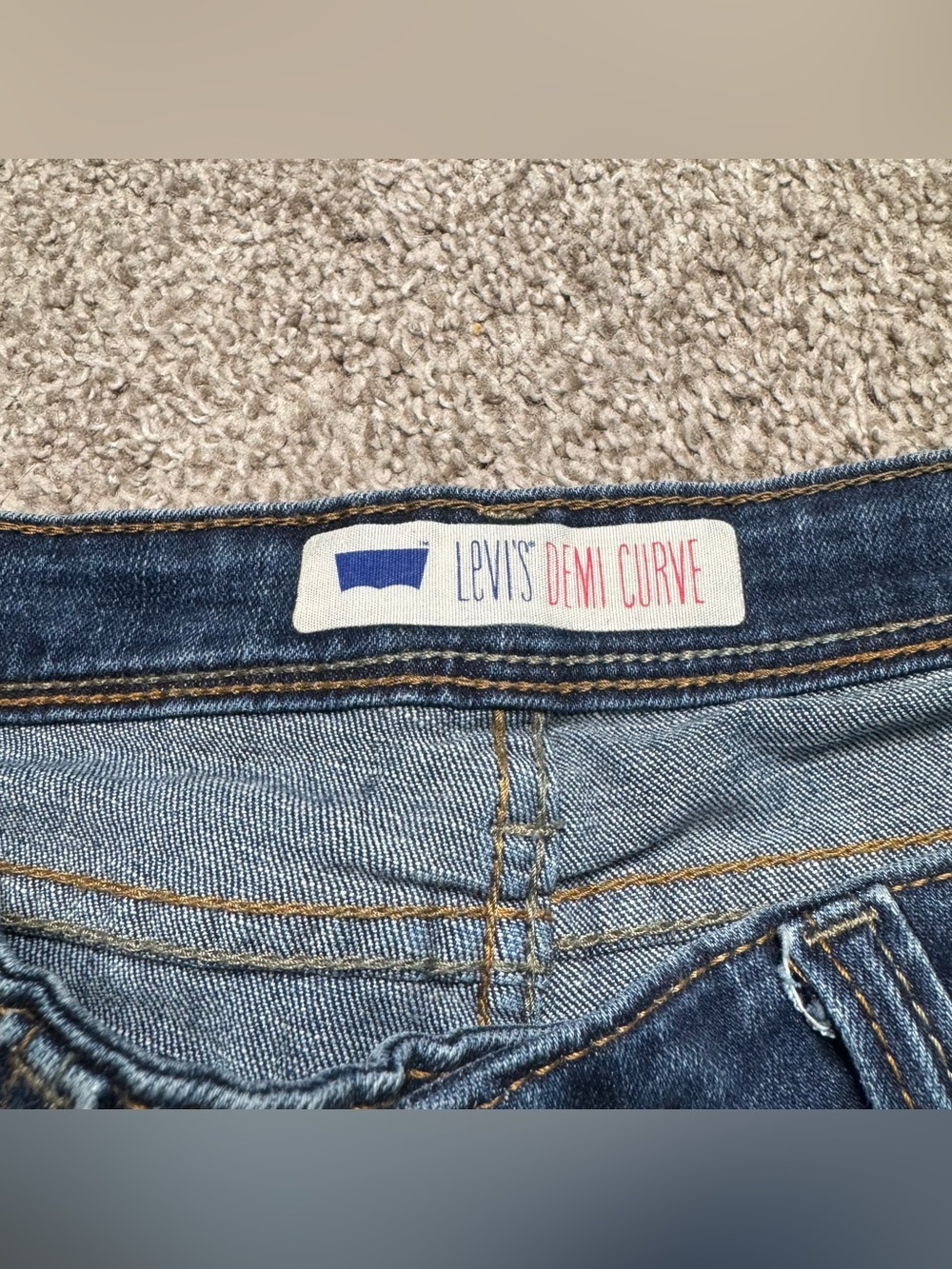 Levi’s low rise jean - Picture 2 of 3